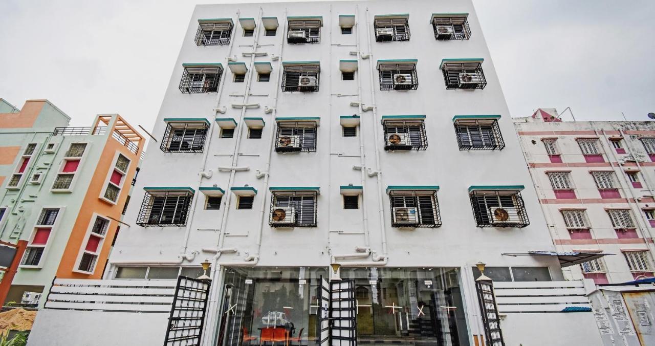 Flagship Hotel Eden Колката Екстериор снимка