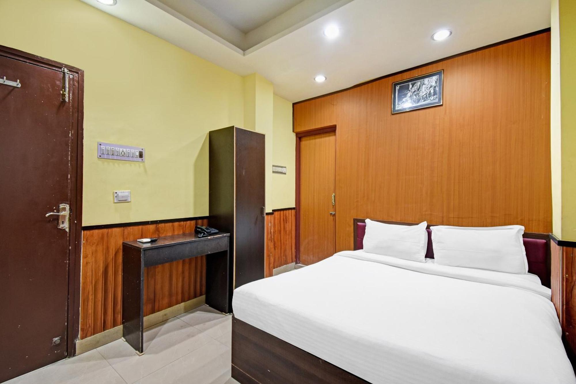 Flagship Hotel Eden Колката Екстериор снимка